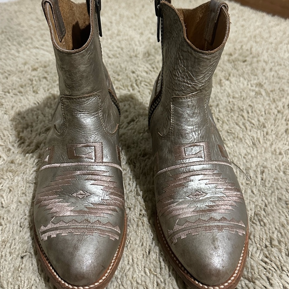 Women Western Style Short Boots - Metallic Champagne Color Worn Once Sz 7.5